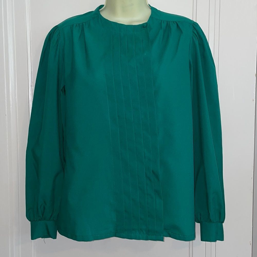 Vtg 70s/80s Judy Bond kelly green pleated front blouse